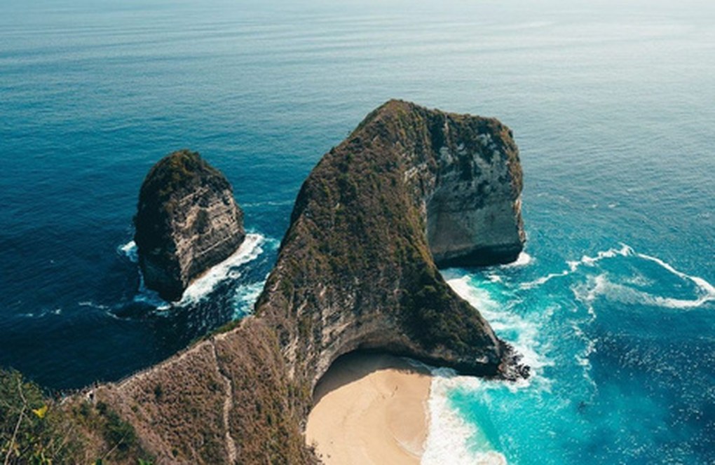 Kelingking Beach seen from above